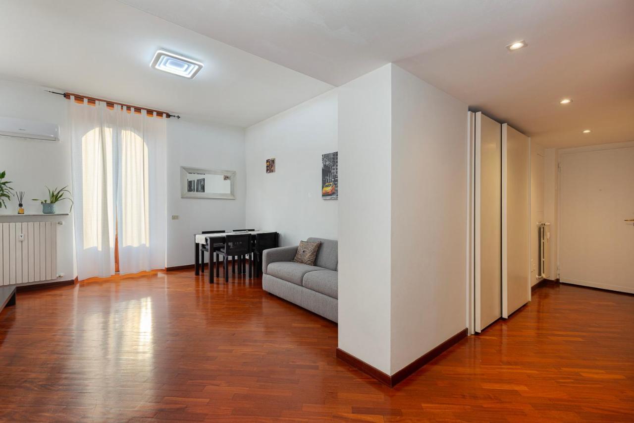 Flat In Citylife Near Metro! Milan Exterior photo